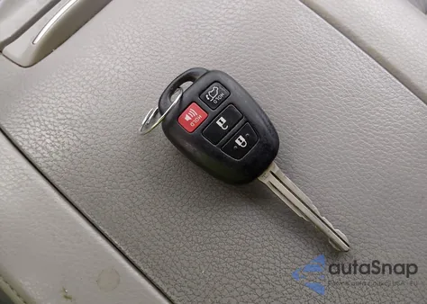 2016 Toyota Highlander Le Plus V6 z USA, uszkodzony, nr VIN 5TDBKRFHXGS244363